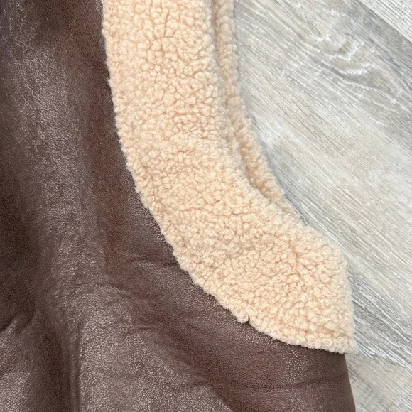 NWT Le Lis Brown Faux Shearling Zip Vest with Cream Trim xs - Picture 4 of 8